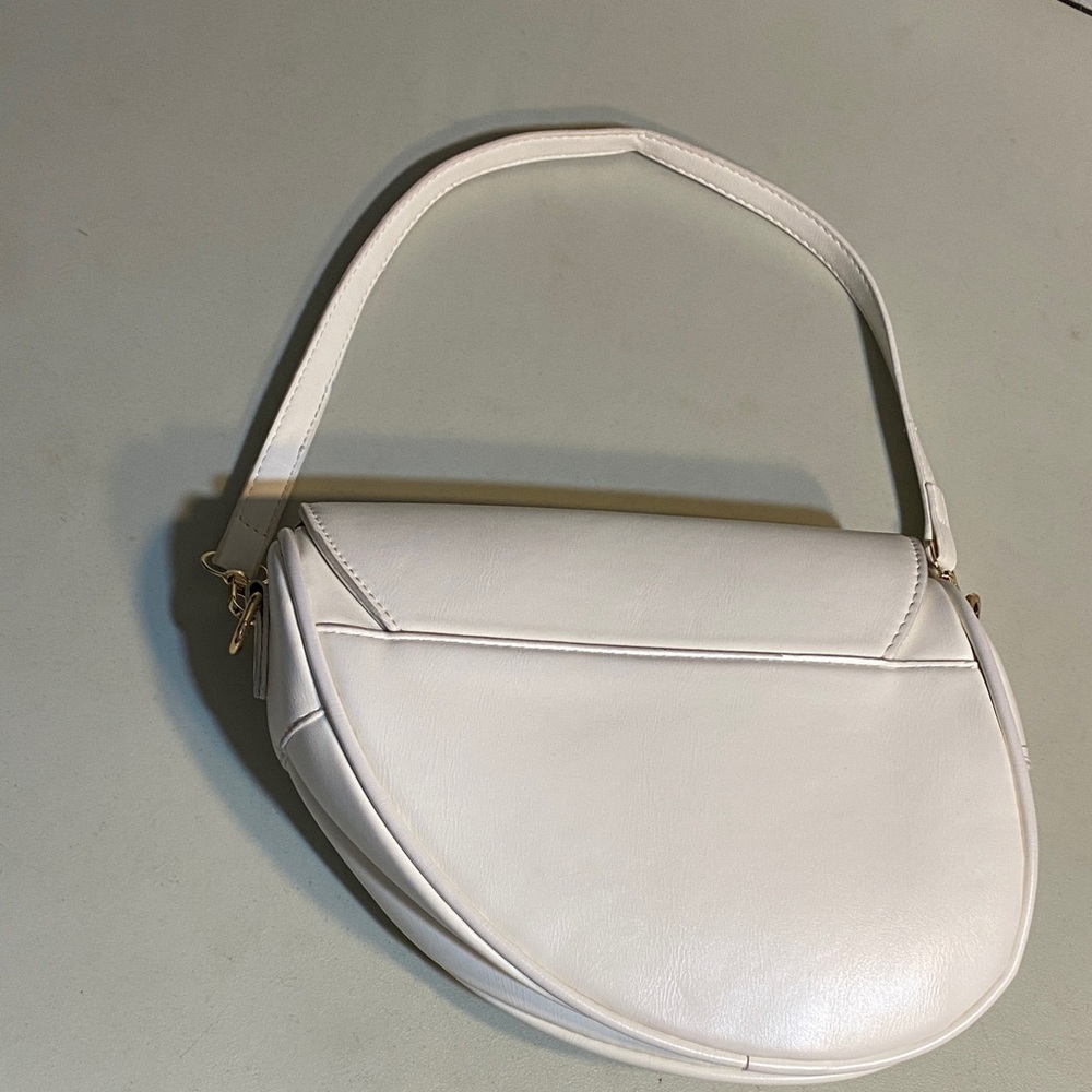 Elegant White Shoulder Bag - Picture 4 of 4